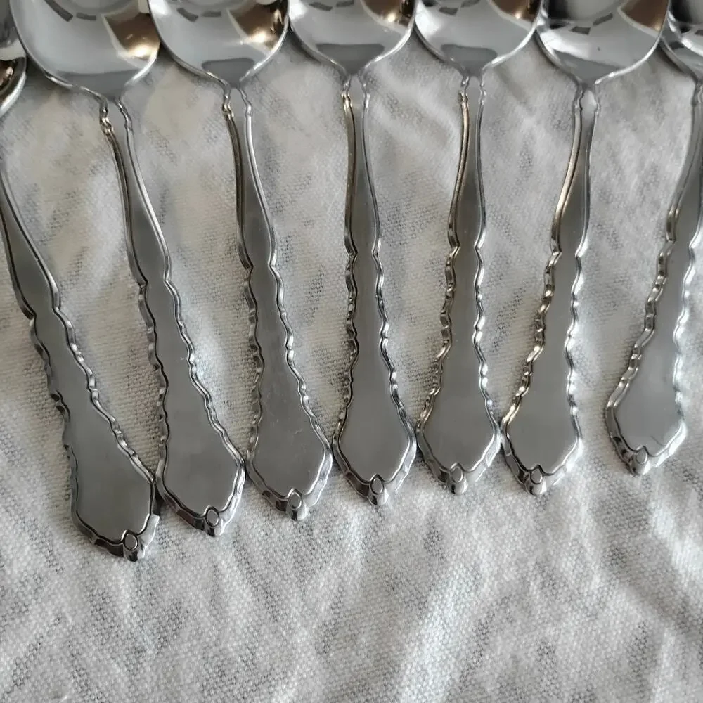 7 Oneida Community Satinique Teaspoons 6